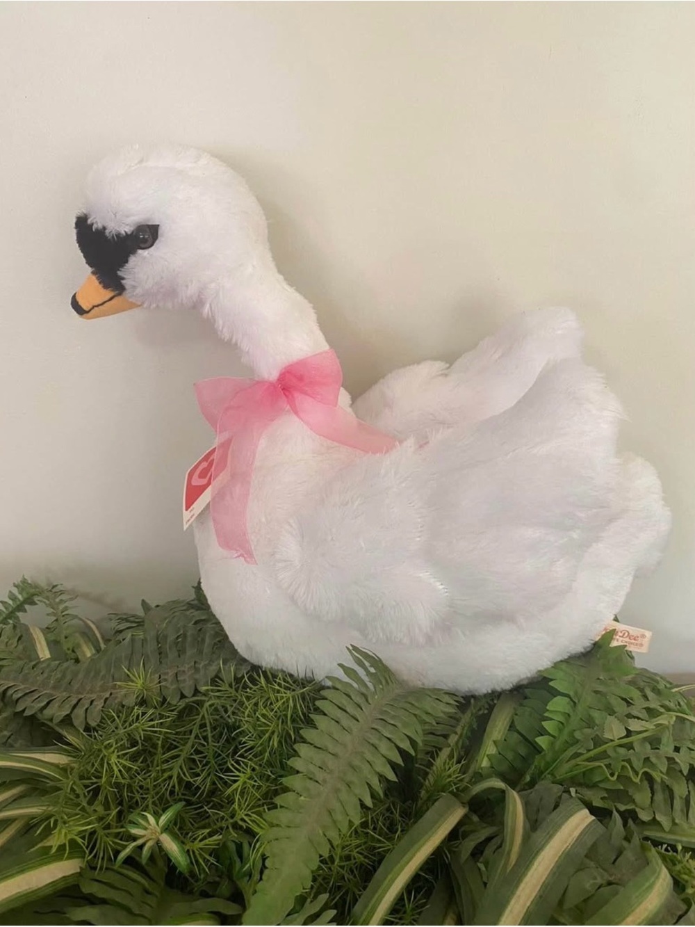 New Dander Plush Swan - Picture 2 of 9